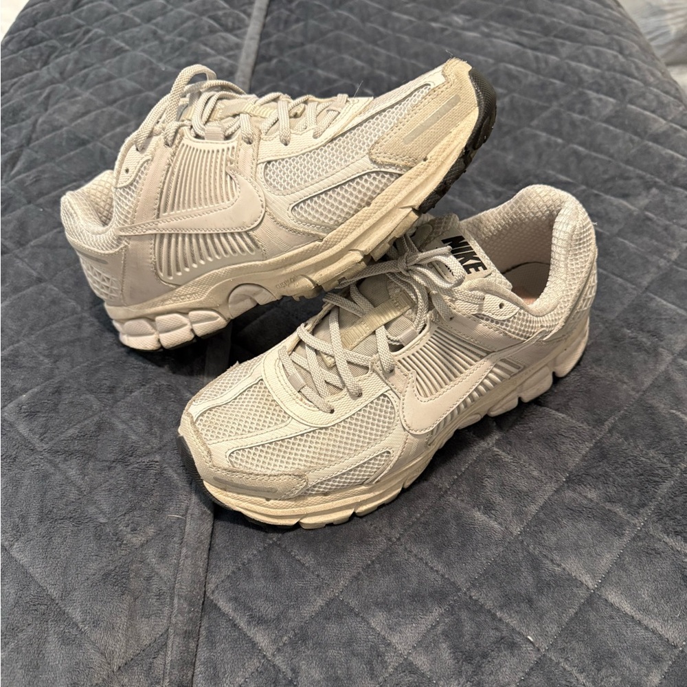 Nike Vomero 5 Sneakers